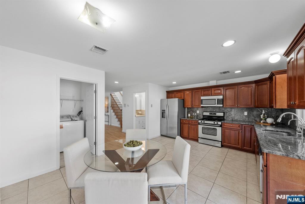 433 1st Street B