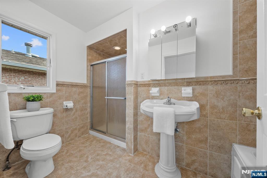 433 1st Street B