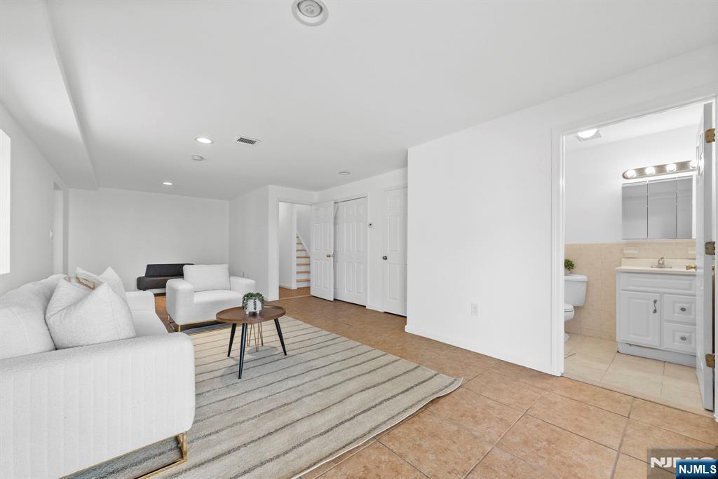 433 1st Street B