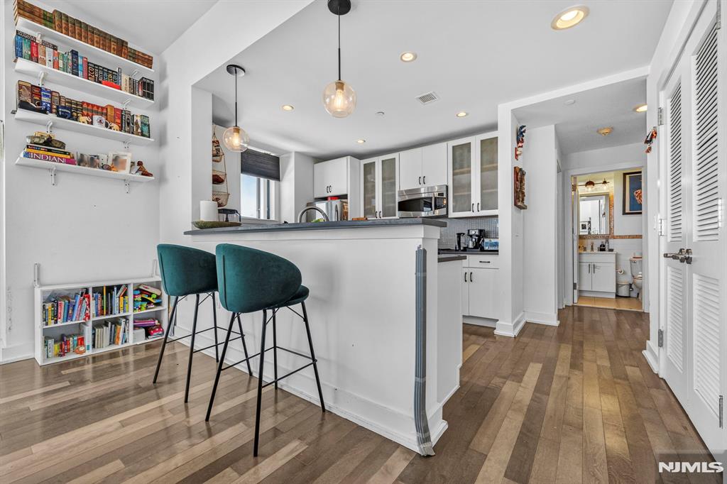 3312 Hudson Avenue 12K