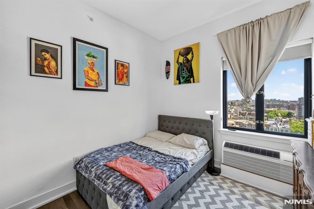 3312 Hudson Avenue 12K