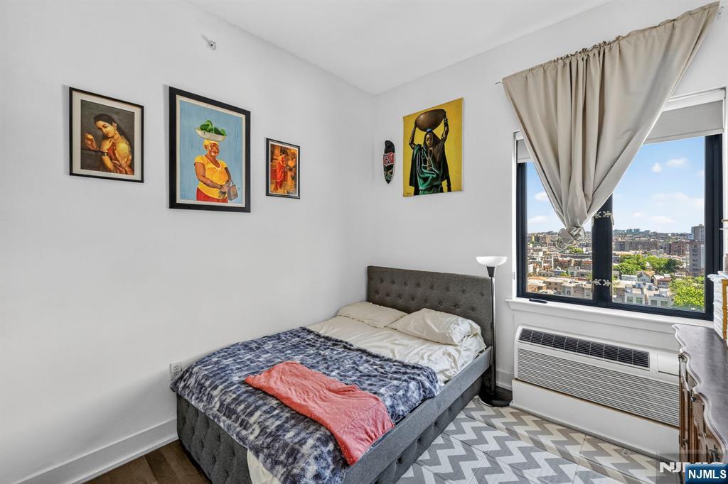 3312 Hudson Avenue 12K