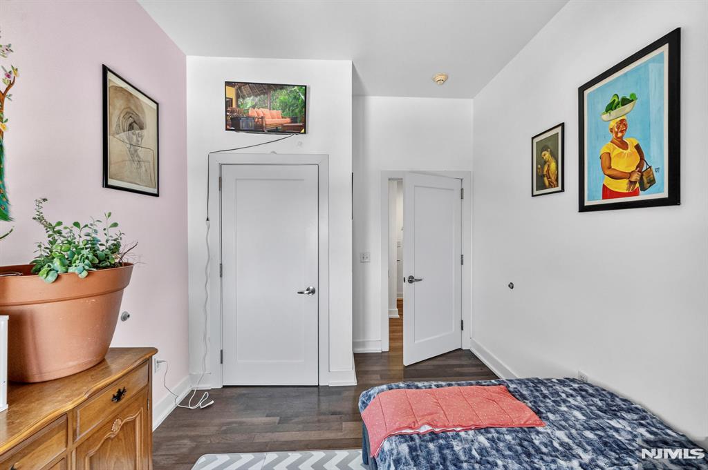 3312 Hudson Avenue 12K