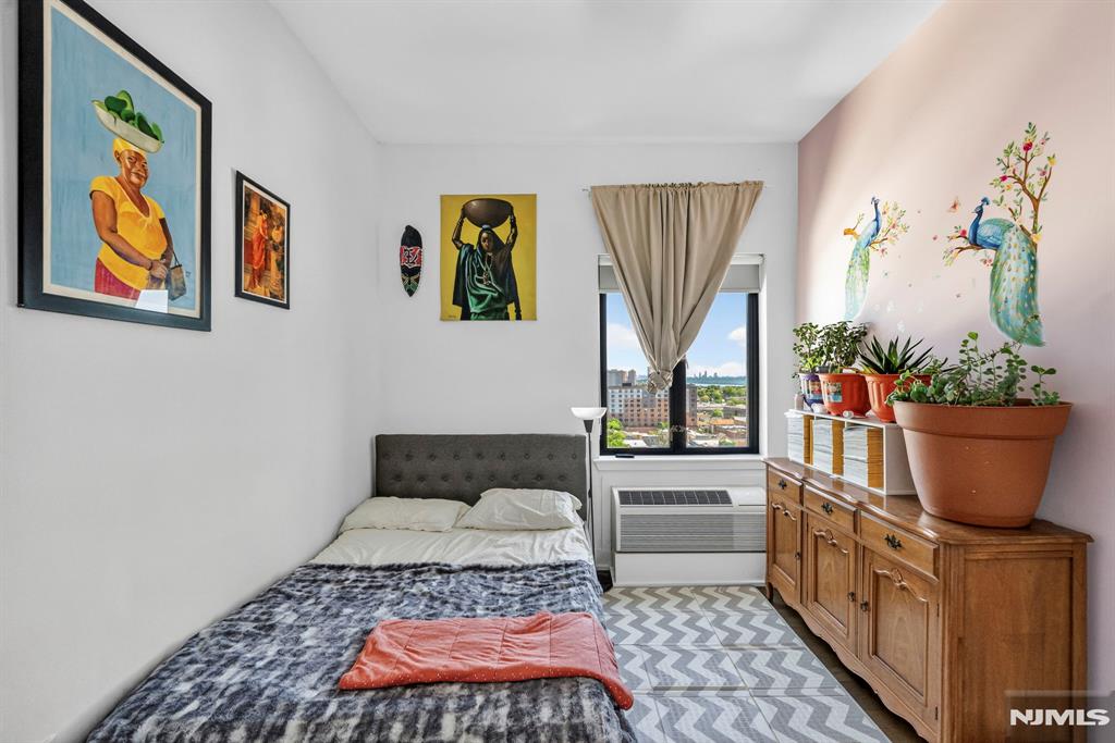 3312 Hudson Avenue 12K