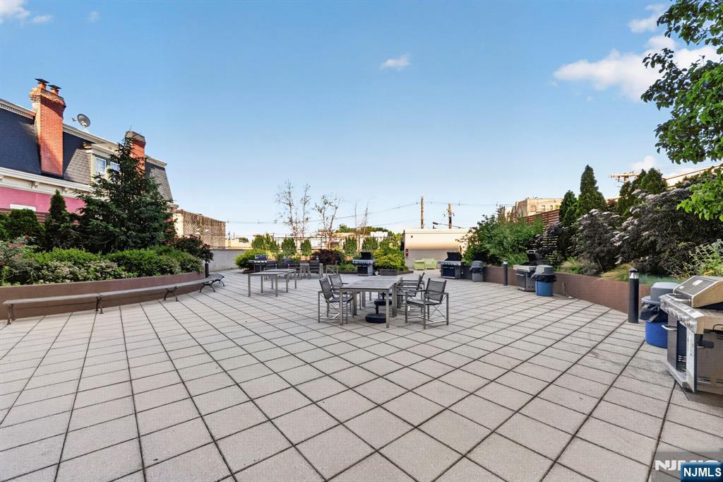 3312 Hudson Avenue 12K