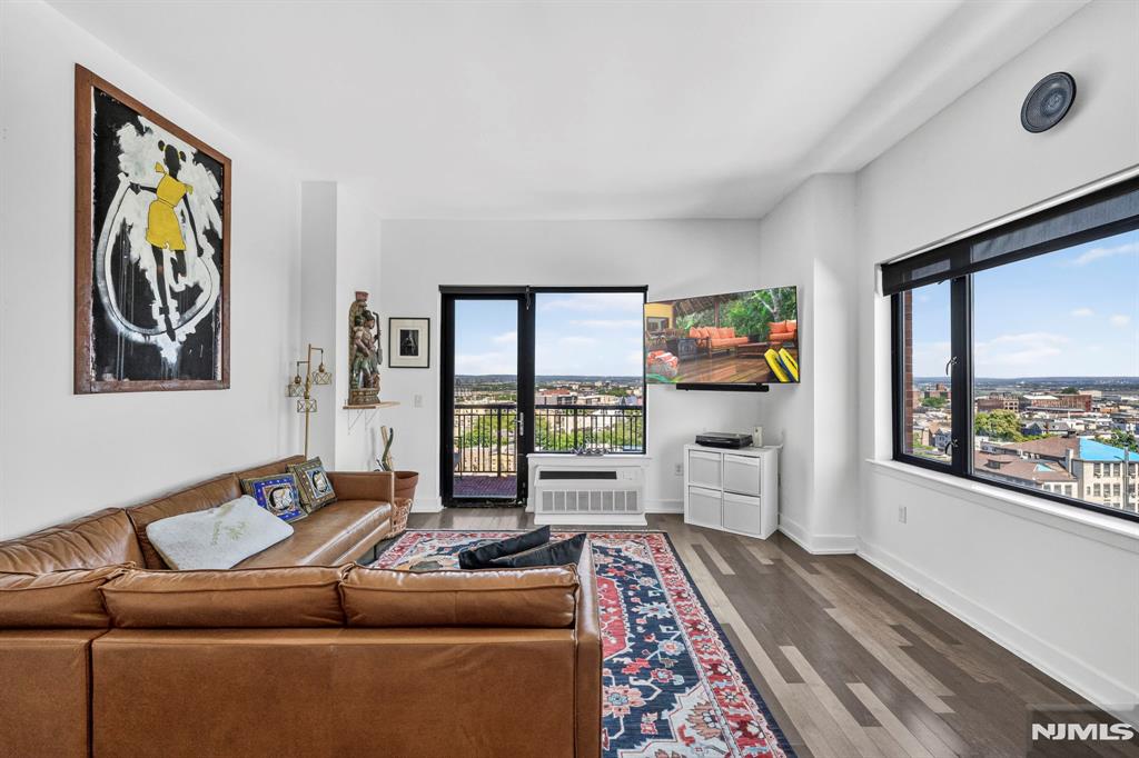 3312 Hudson Avenue 12K