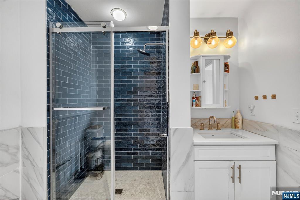 3312 Hudson Avenue 12K