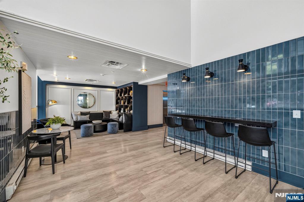 3312 Hudson Avenue 12K
