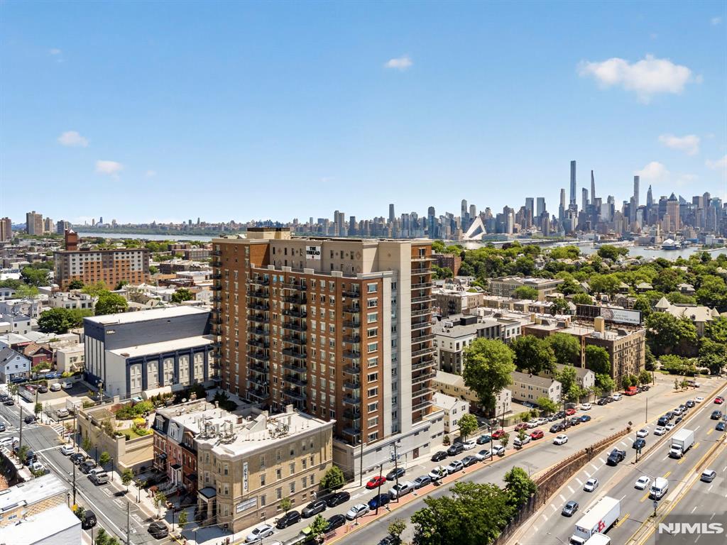 3312 Hudson Avenue 12K