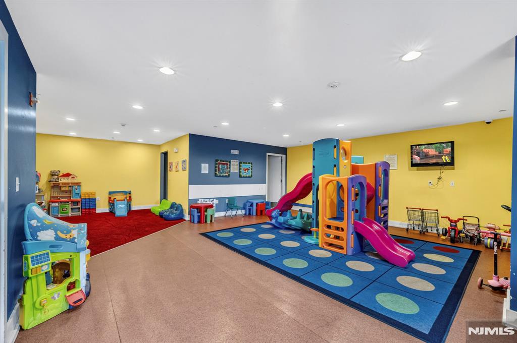 3312 Hudson Avenue 12K