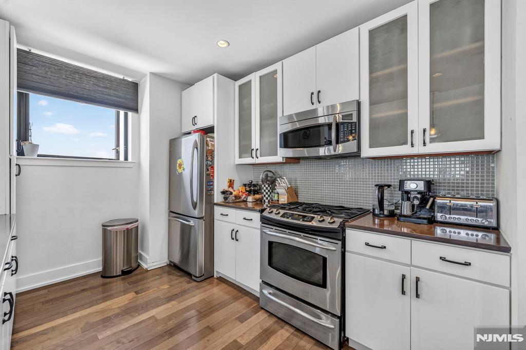 3312 Hudson Avenue 12K