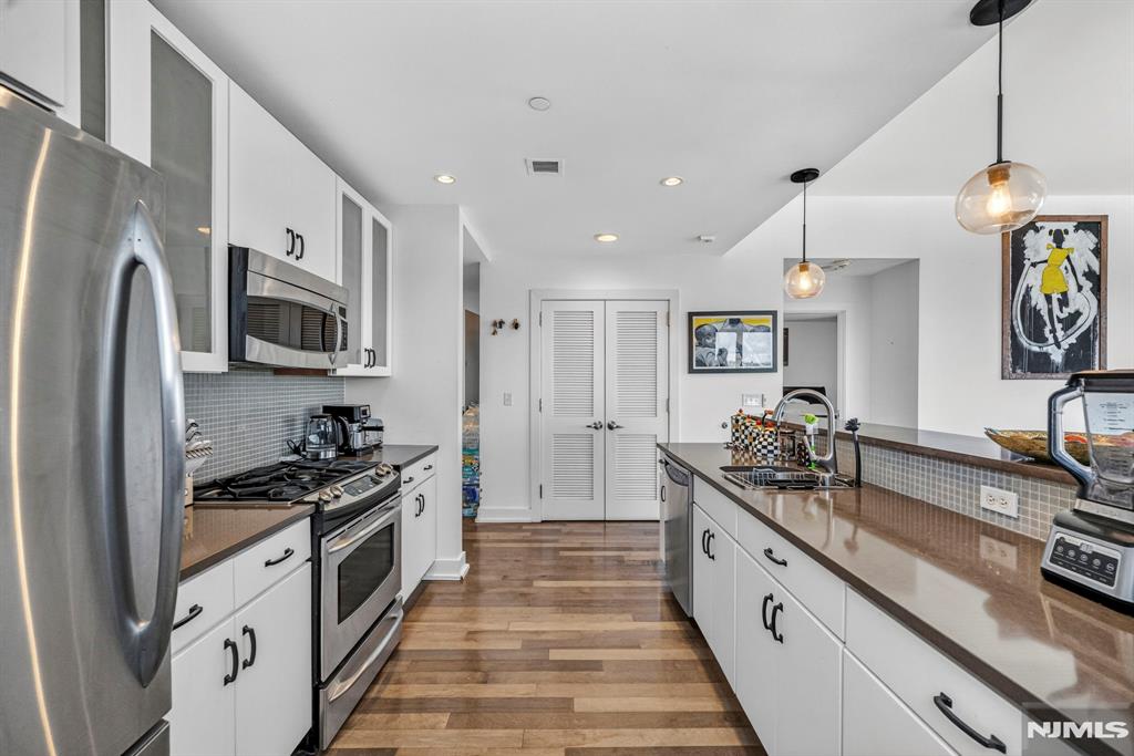 3312 Hudson Avenue 12K