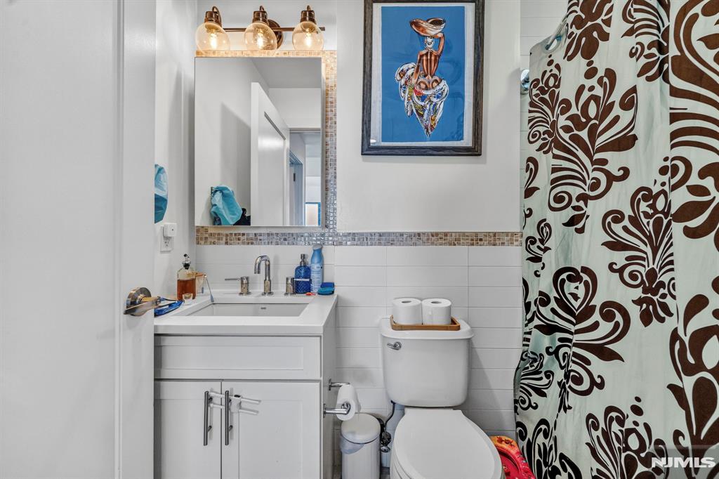 3312 Hudson Avenue 12K