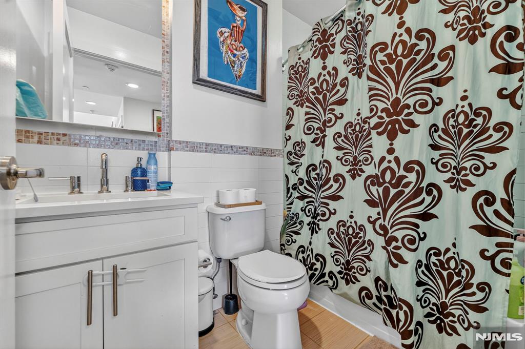 3312 Hudson Avenue 12K