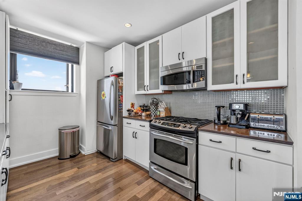 3312 Hudson Avenue 12K
