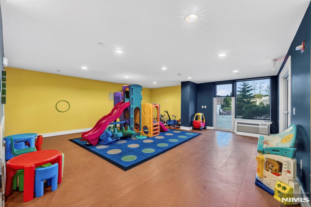 3312 Hudson Avenue 12K