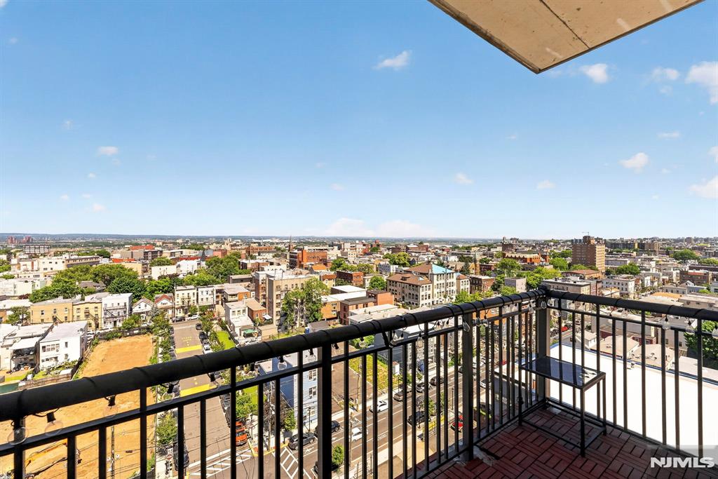 3312 Hudson Avenue 12K