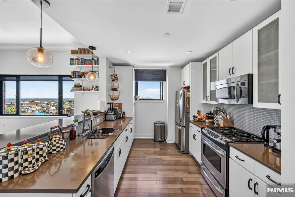 3312 Hudson Avenue 12K