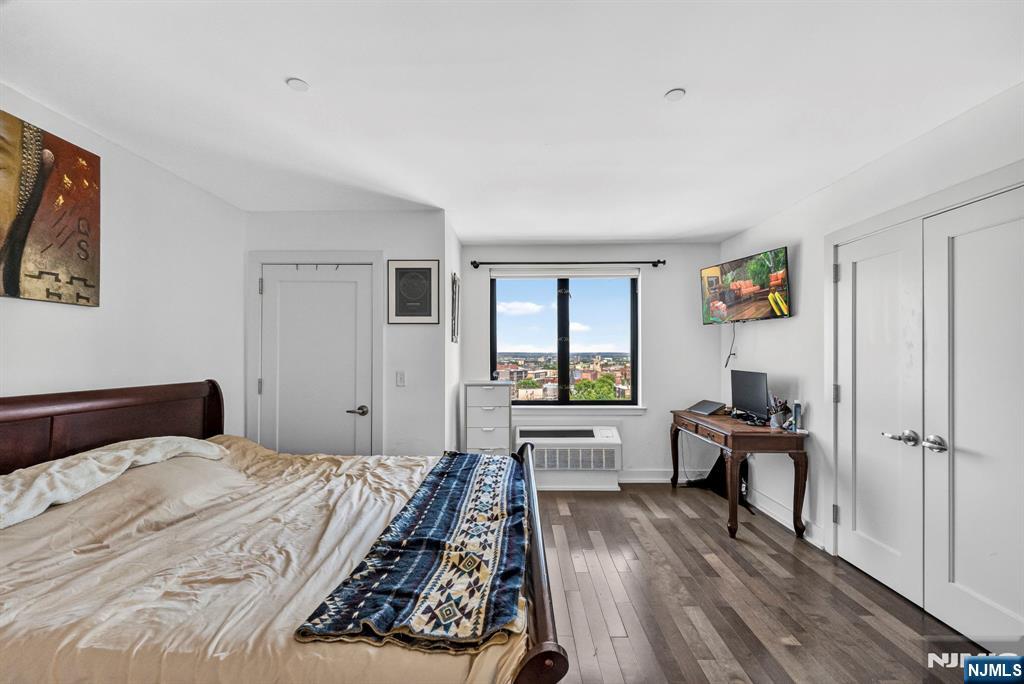 3312 Hudson Avenue 12K