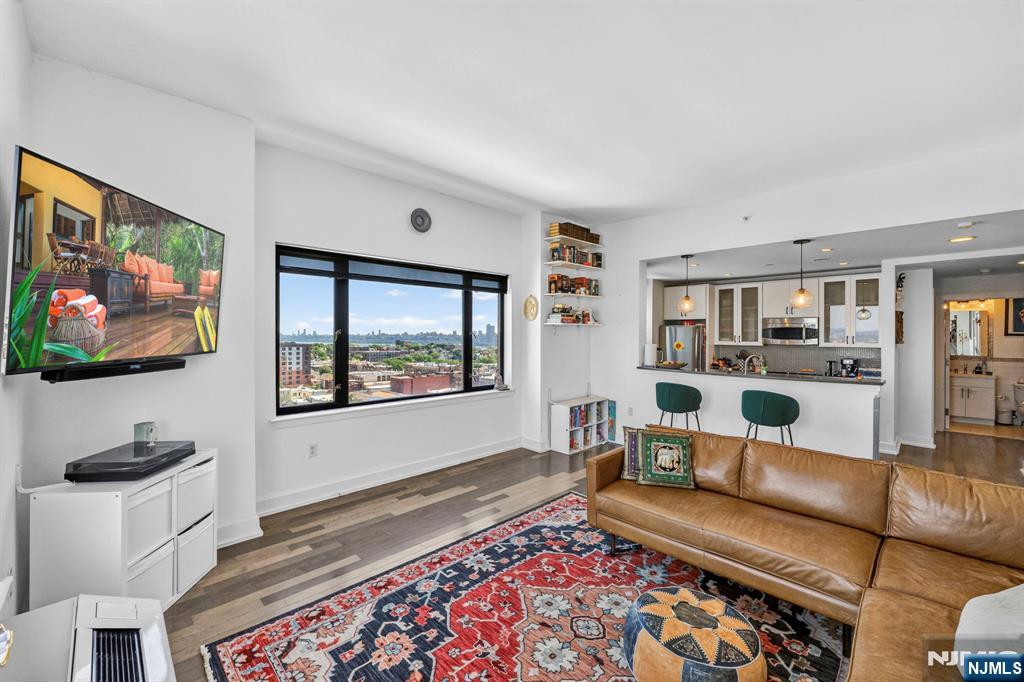 3312 Hudson Avenue 12K