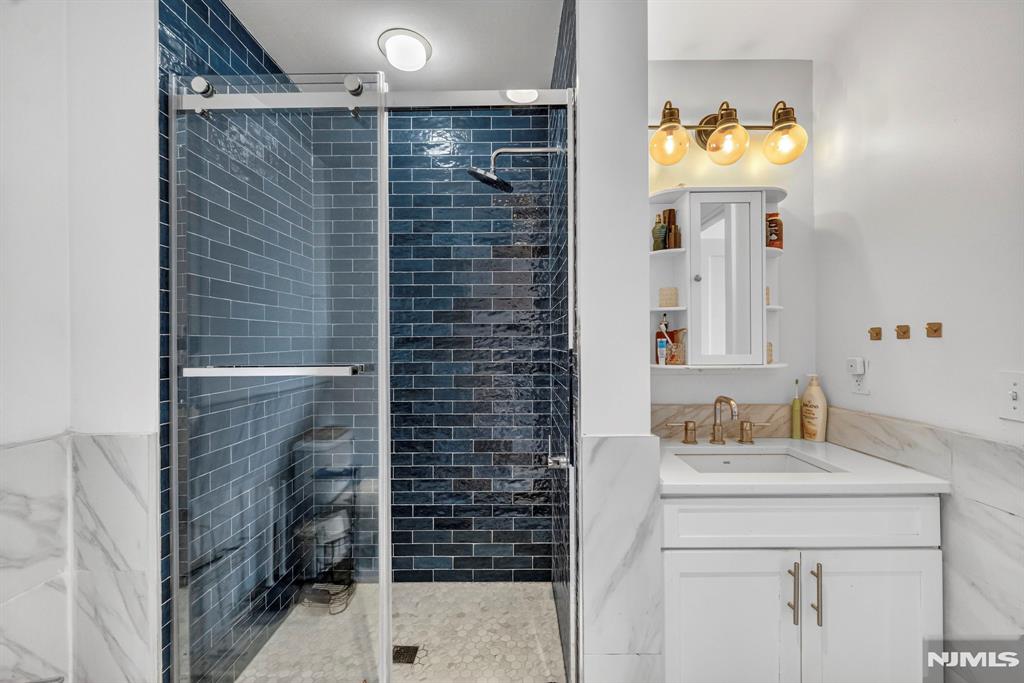 3312 Hudson Avenue 12K
