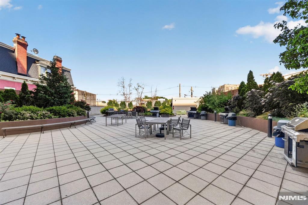 3312 Hudson Avenue 12K
