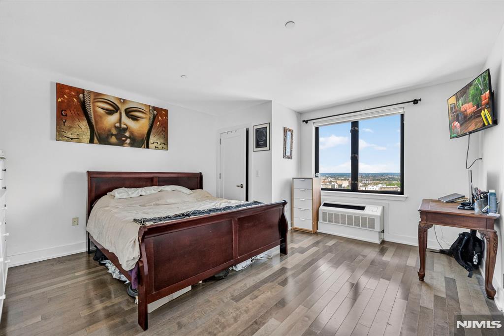 3312 Hudson Avenue 12K