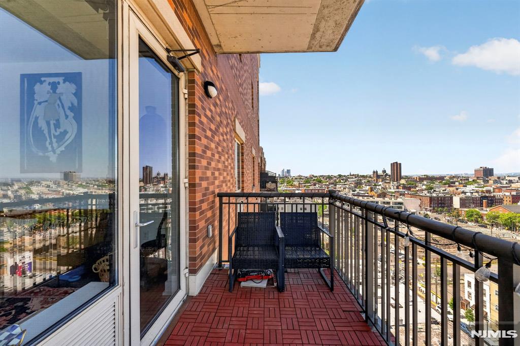 3312 Hudson Avenue 12K