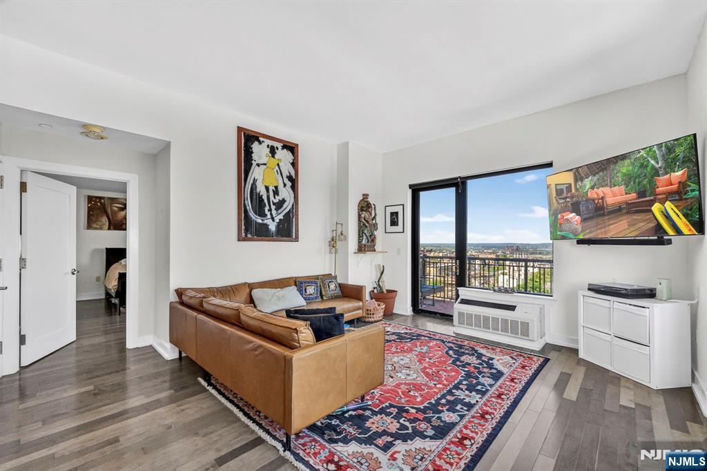 3312 Hudson Avenue 12K