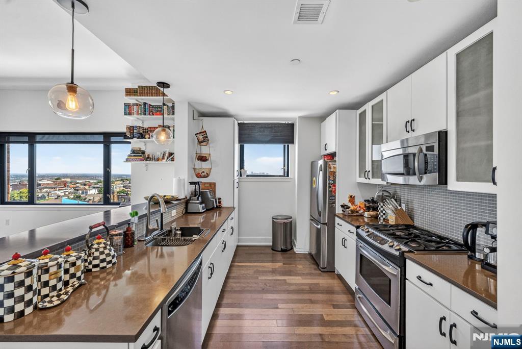 3312 Hudson Avenue 12K