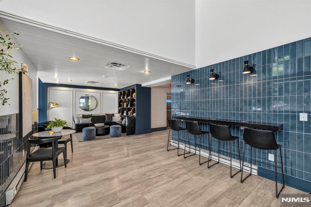 3312 Hudson Avenue 12K