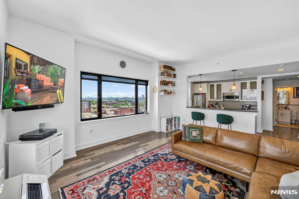 3312 Hudson Avenue 12K