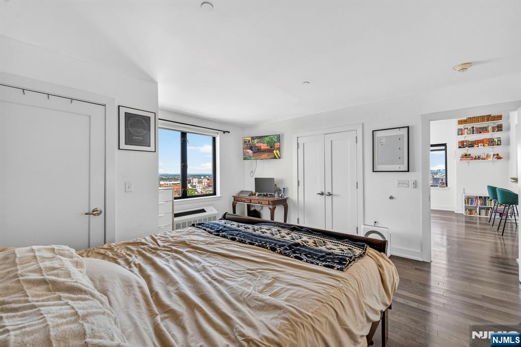 3312 Hudson Avenue 12K