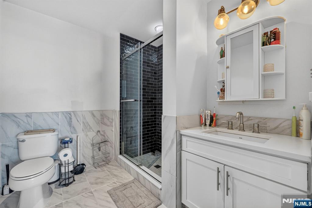 3312 Hudson Avenue 12K