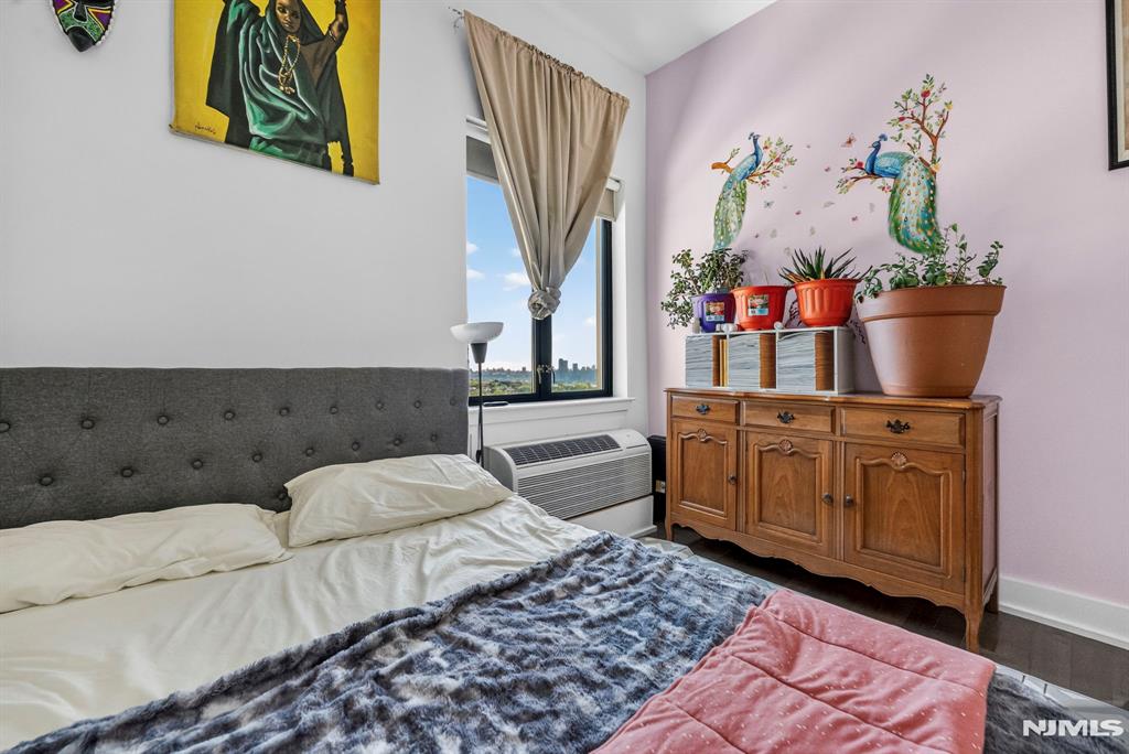 3312 Hudson Avenue 12K