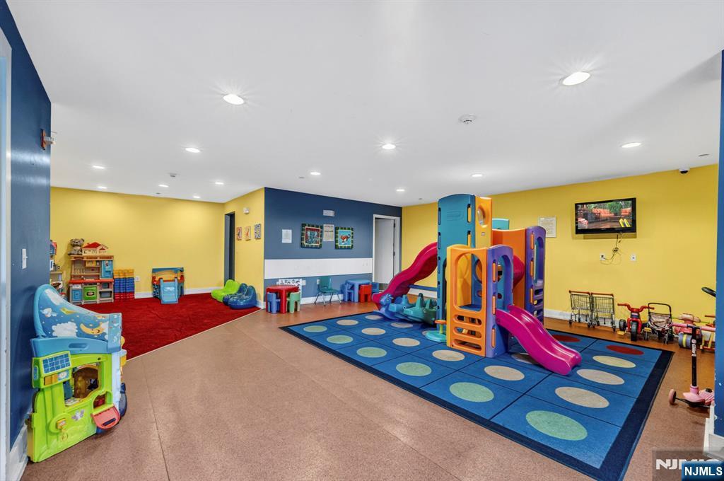 3312 Hudson Avenue 12K