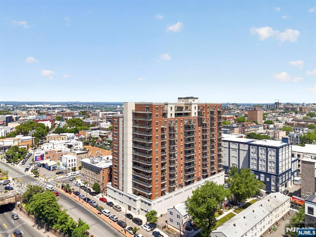 3312 Hudson Avenue 12K