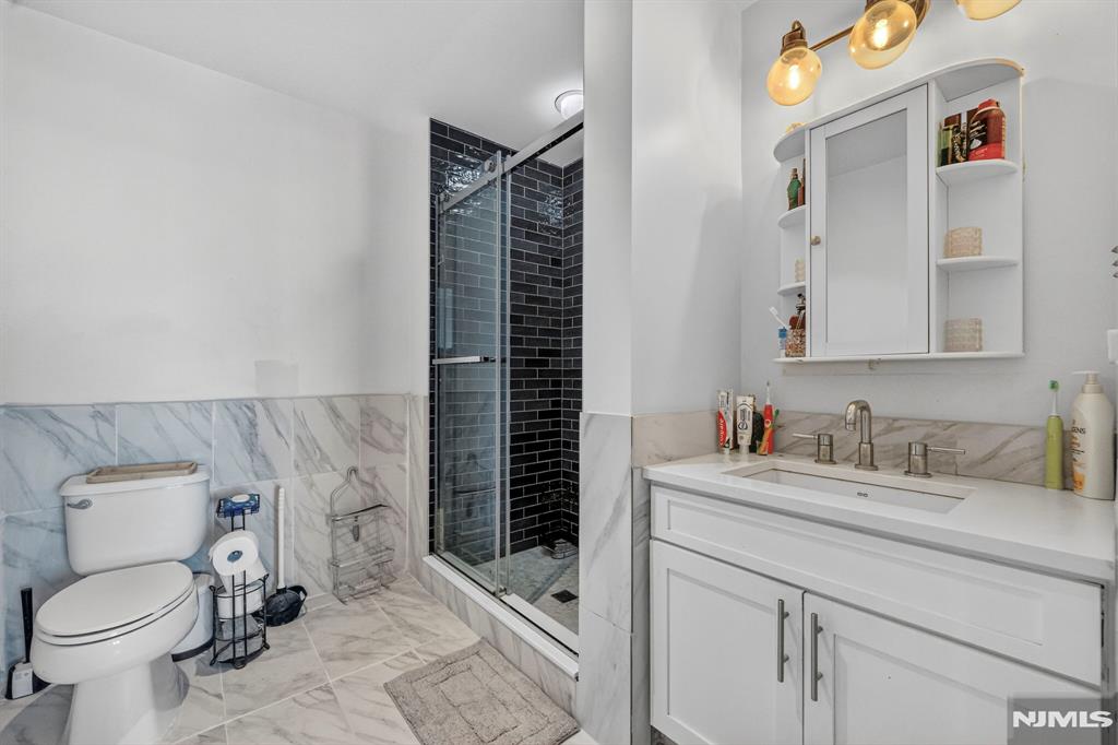 3312 Hudson Avenue 12K