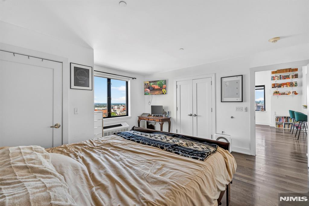 3312 Hudson Avenue 12K