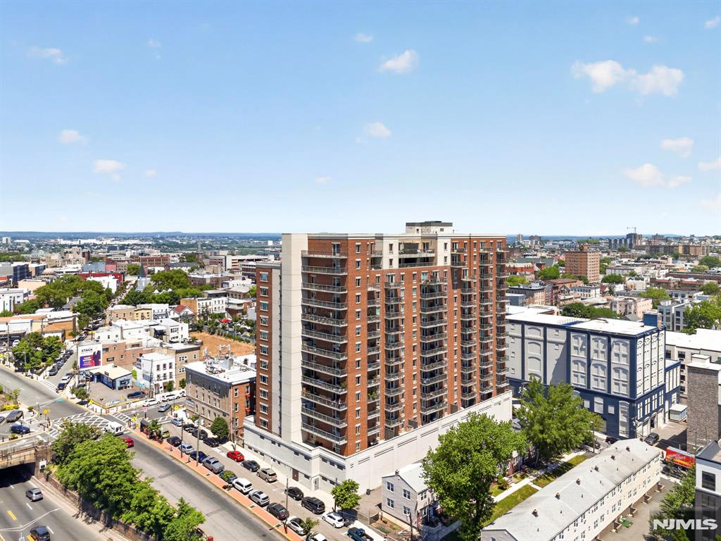 3312 Hudson Avenue 12K