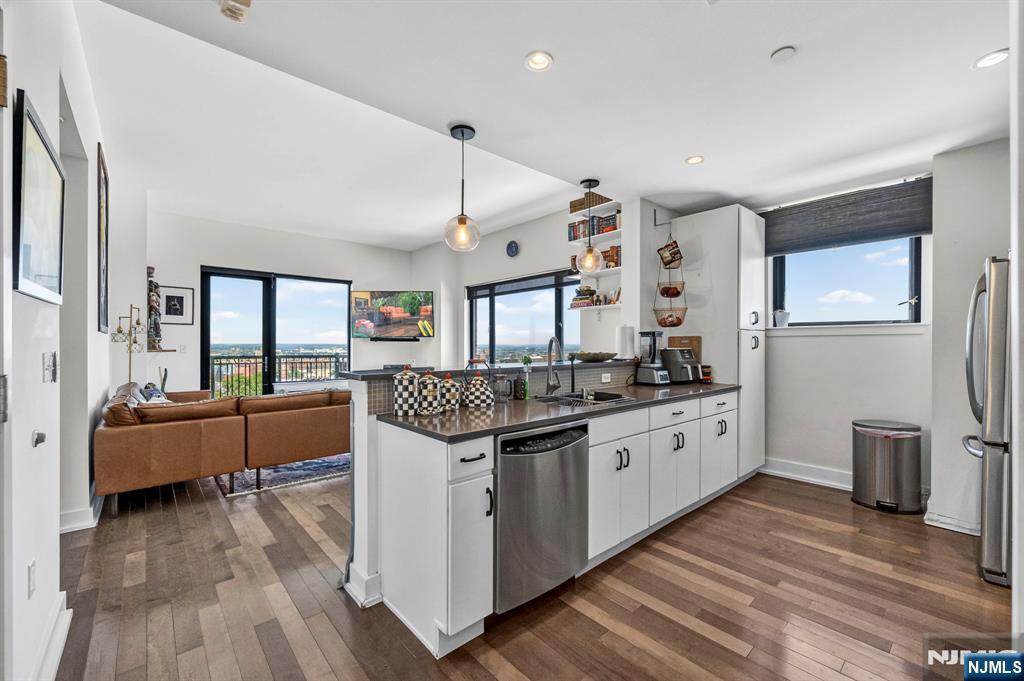 3312 Hudson Avenue 12K