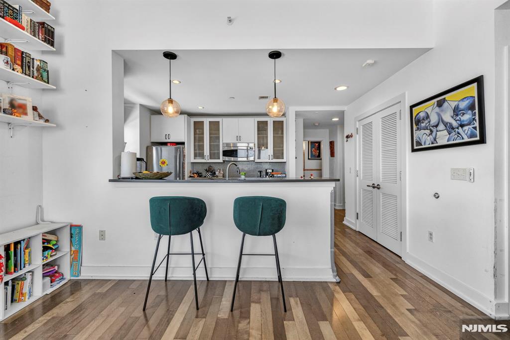 3312 Hudson Avenue 12K