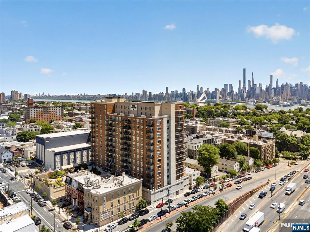 3312 Hudson Avenue 12K