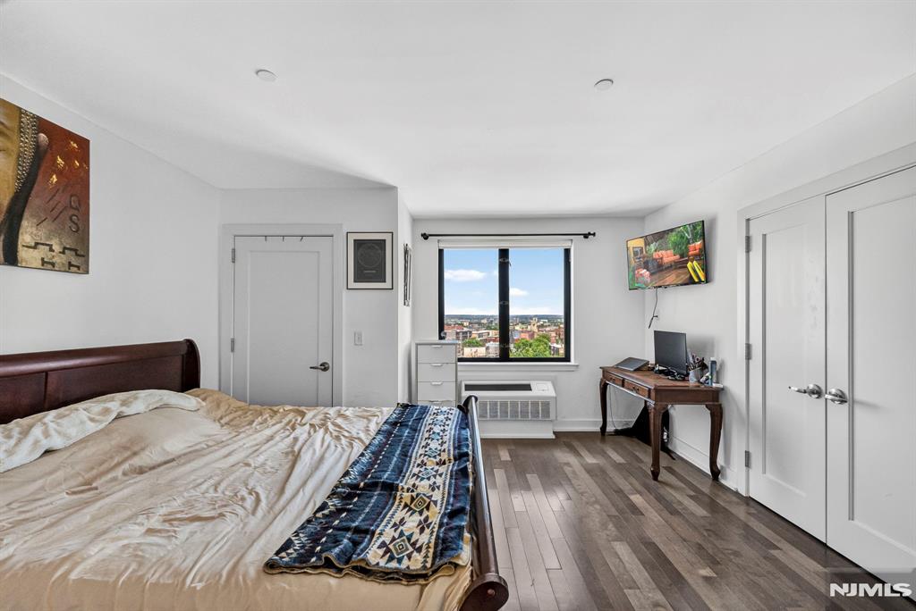 3312 Hudson Avenue 12K
