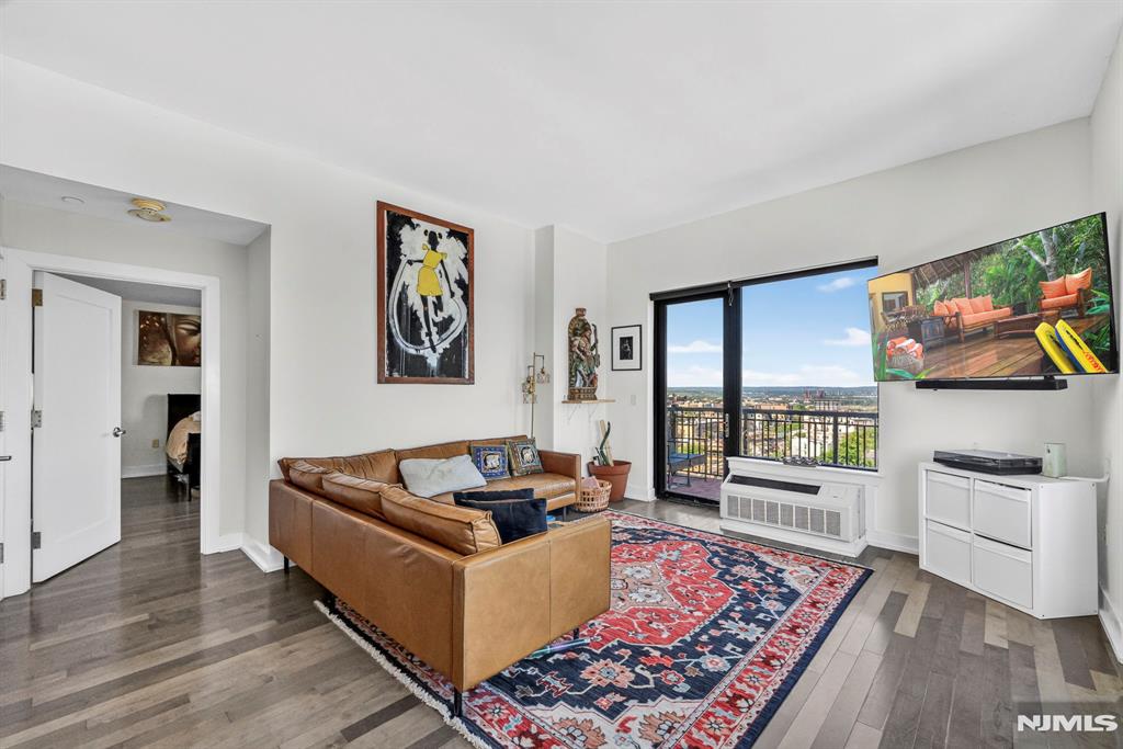 3312 Hudson Avenue 12K