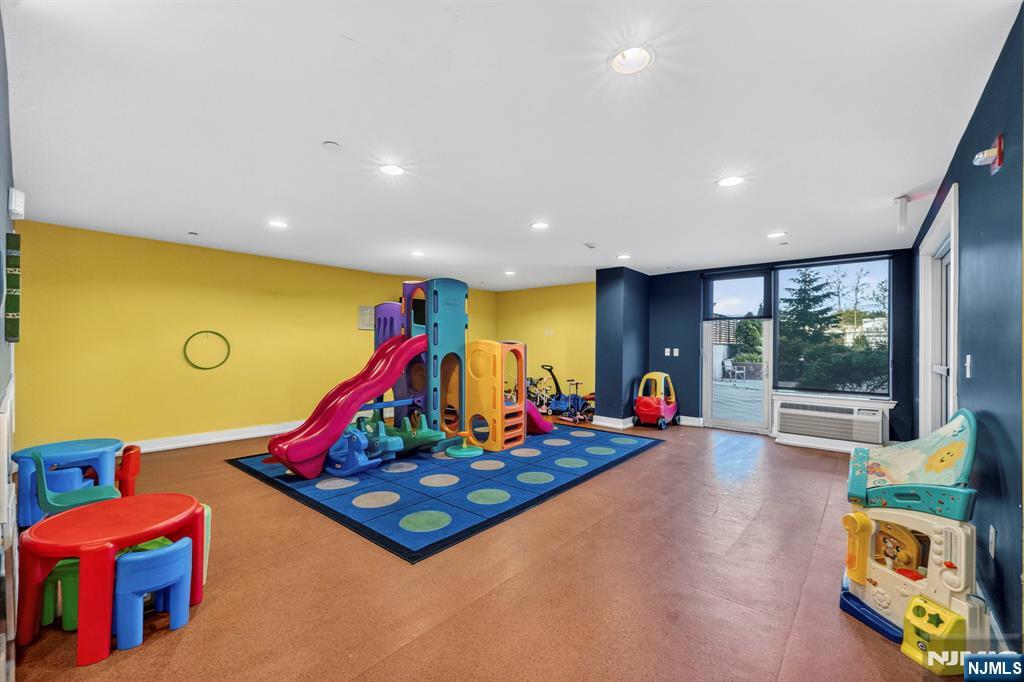 3312 Hudson Avenue 12K