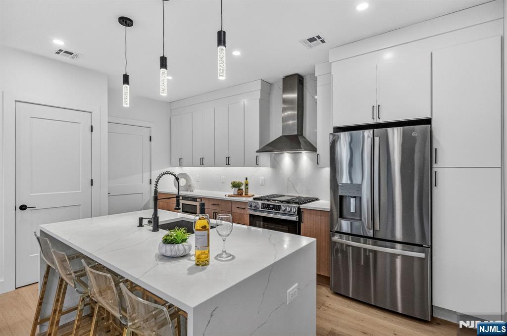 887 Linden Avenue