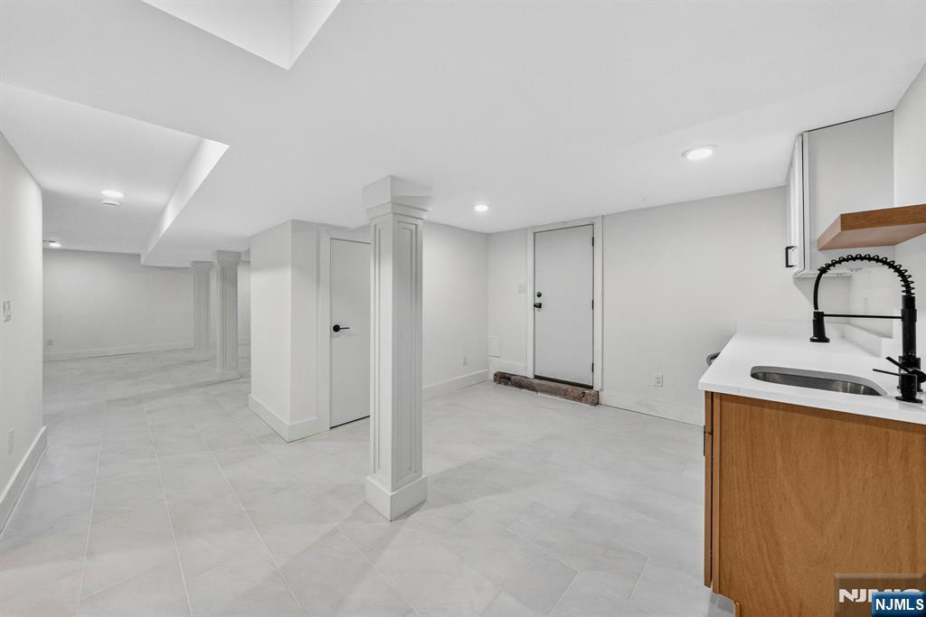 887 Linden Avenue