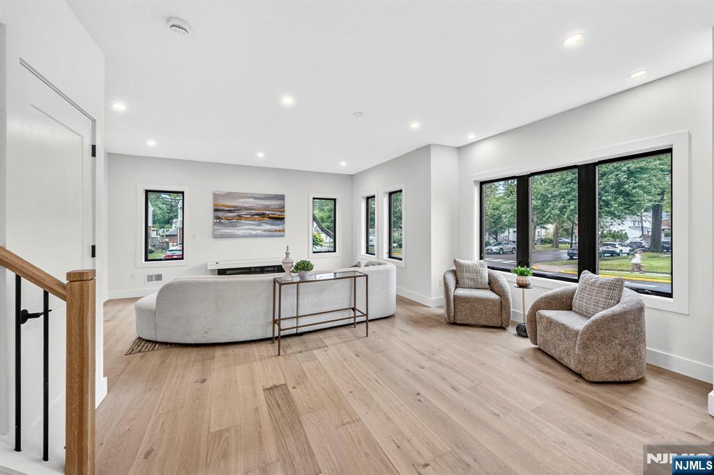 887 Linden Avenue