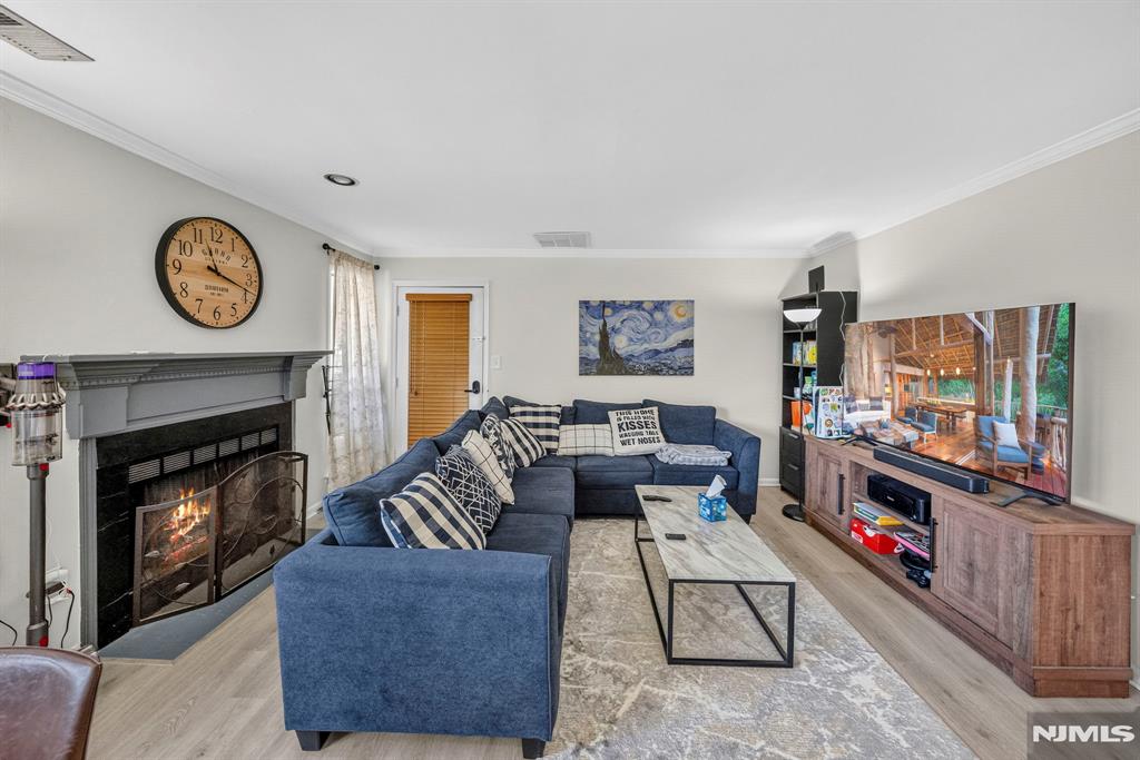 121 Country Club Drive 10
